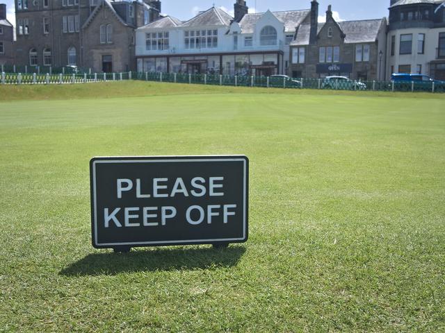 Please keep off the green.